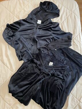 Offline by Aerie black velour loungewear set